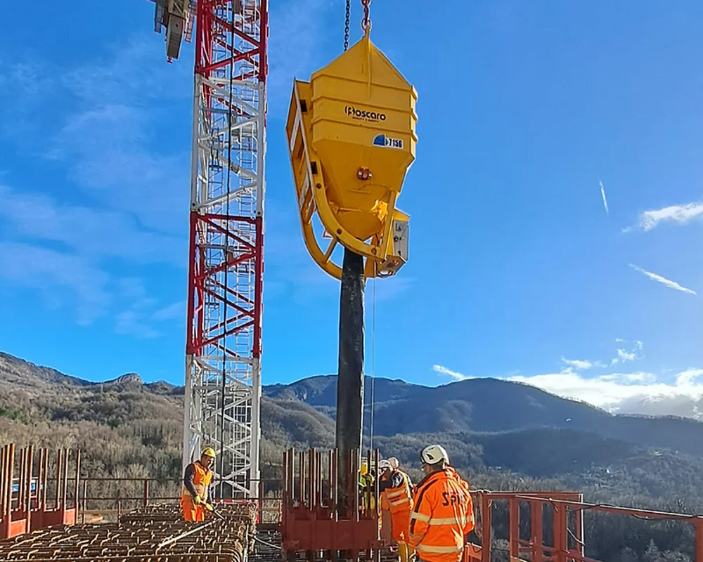 Benne couchée complète avec tuyau en caoutchouc et ouverture radiocommandée